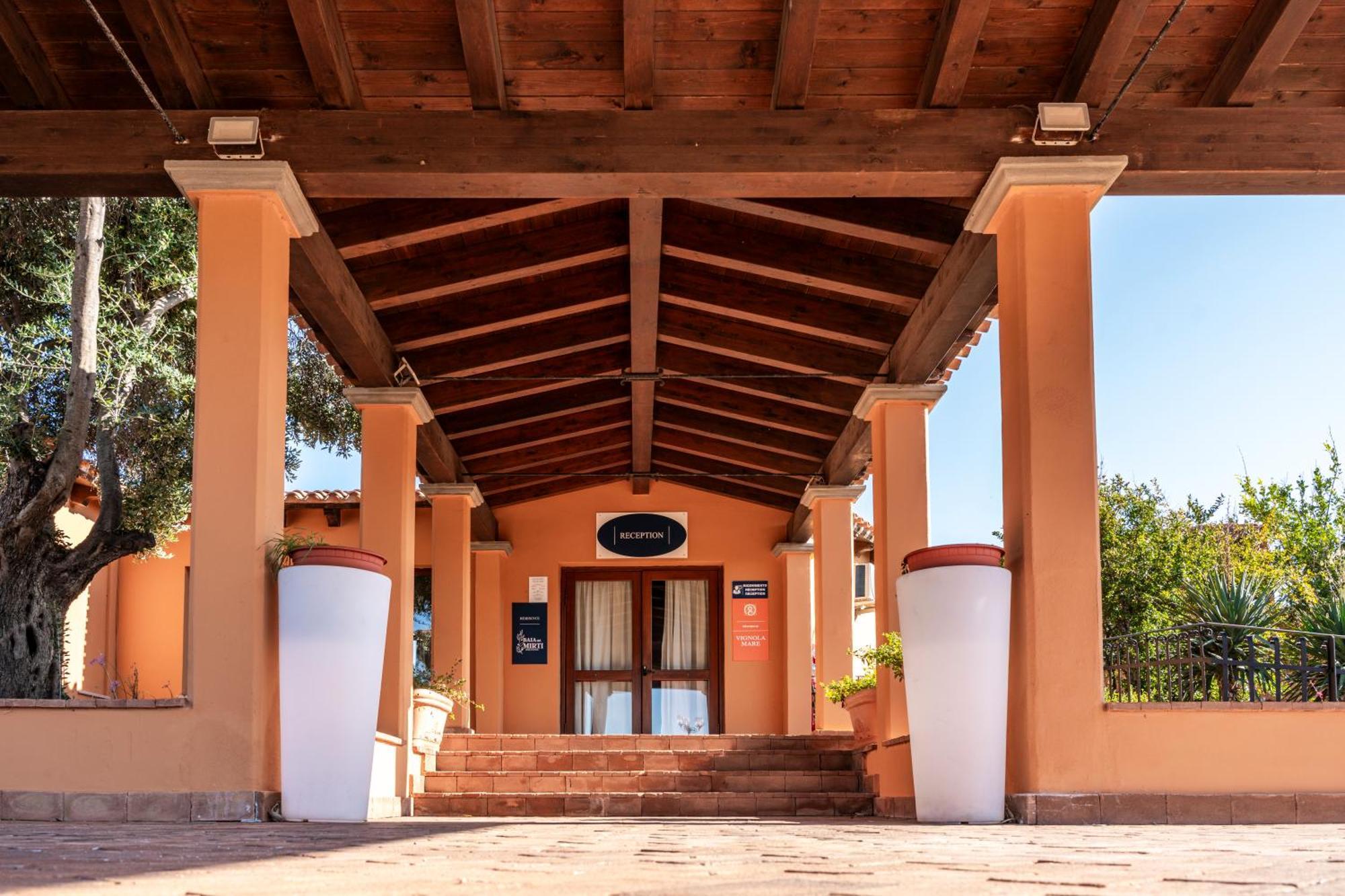 Residence Baia Dei Mirti Vignola Mare Exterior photo